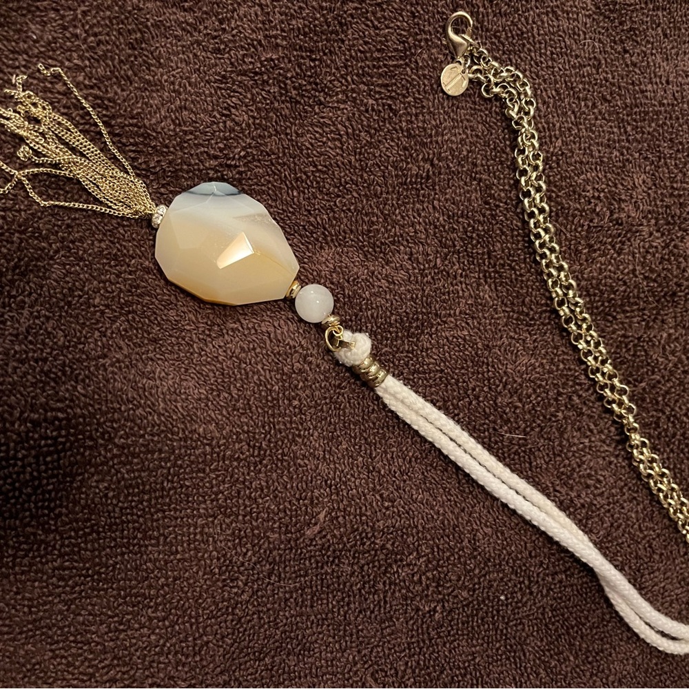 Elegant Gold and Cream Pendant Necklace